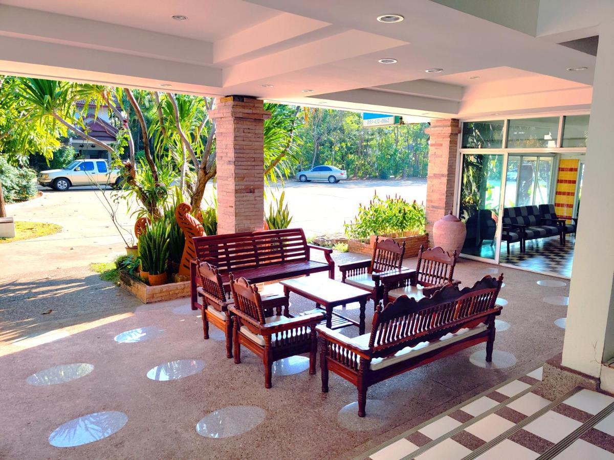 Thong Paeka Hotel Prasat Buitenkant foto