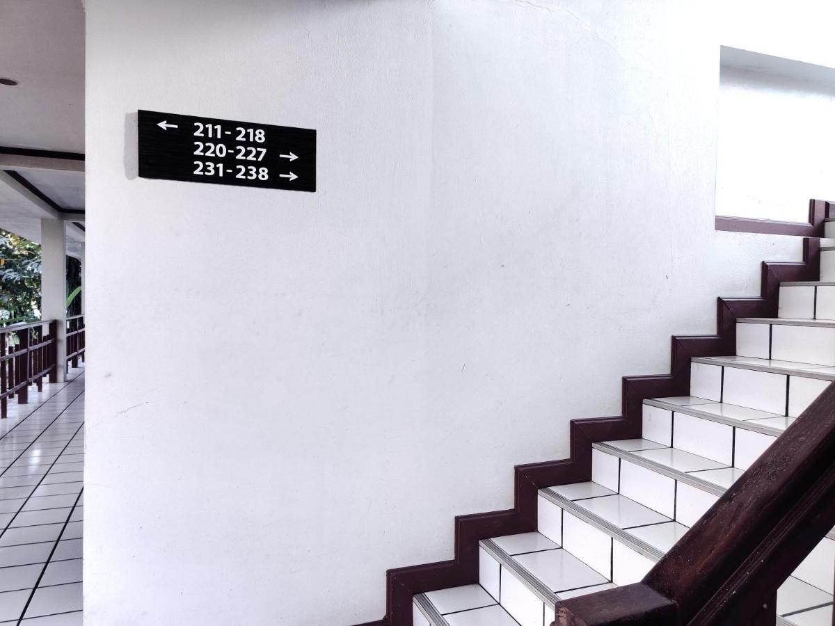 Thong Paeka Hotel Prasat Buitenkant foto