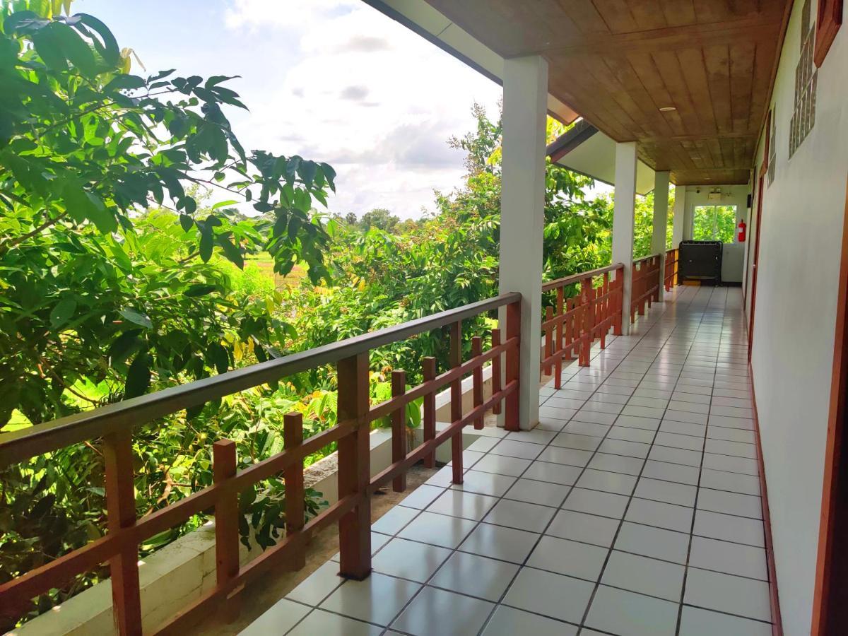 Thong Paeka Hotel Prasat Buitenkant foto