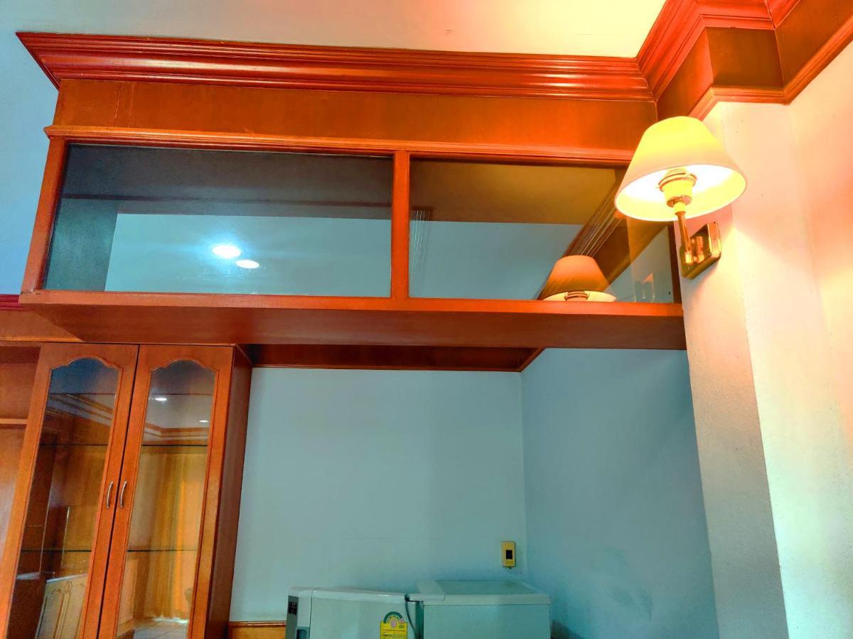Thong Paeka Hotel Prasat Buitenkant foto