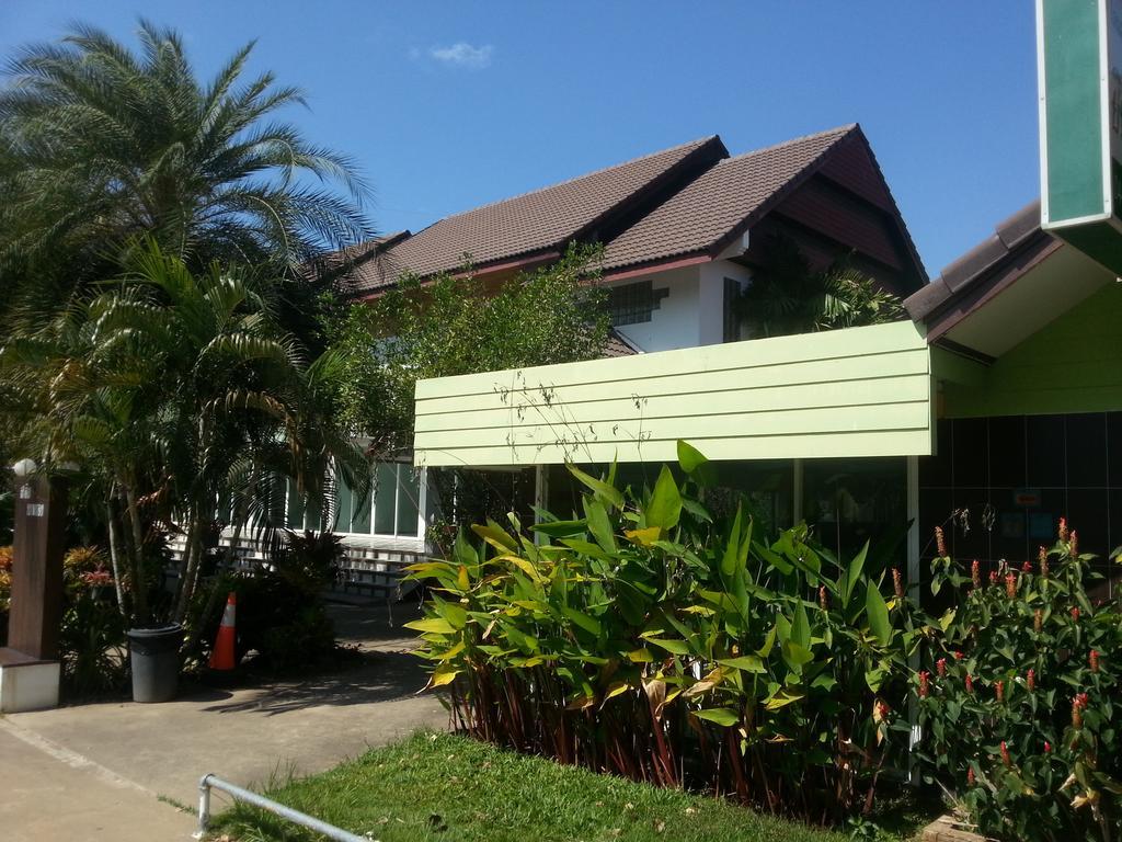 Thong Paeka Hotel Prasat Buitenkant foto