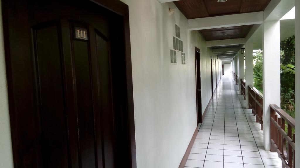 Thong Paeka Hotel Prasat Buitenkant foto