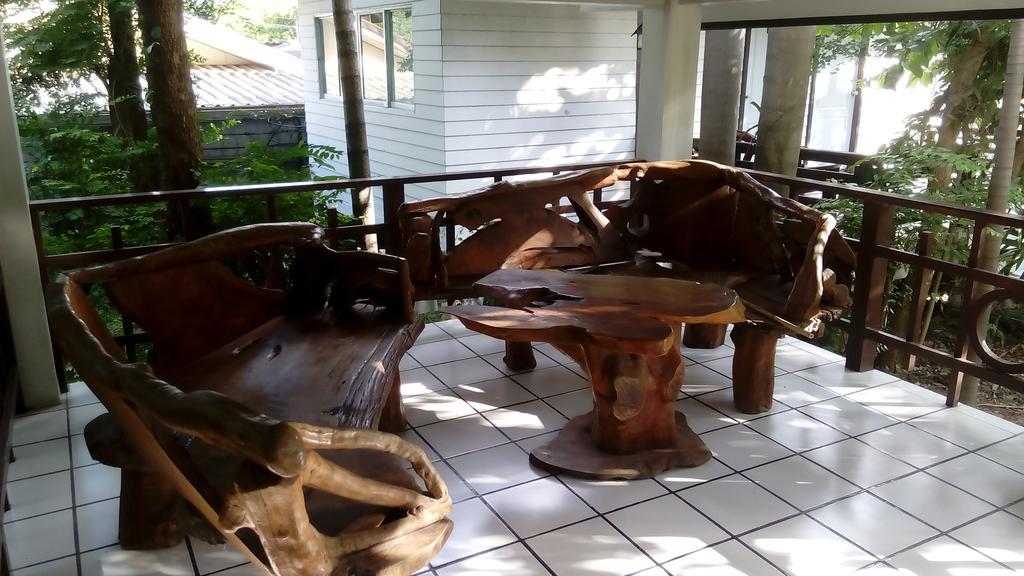 Thong Paeka Hotel Prasat Buitenkant foto