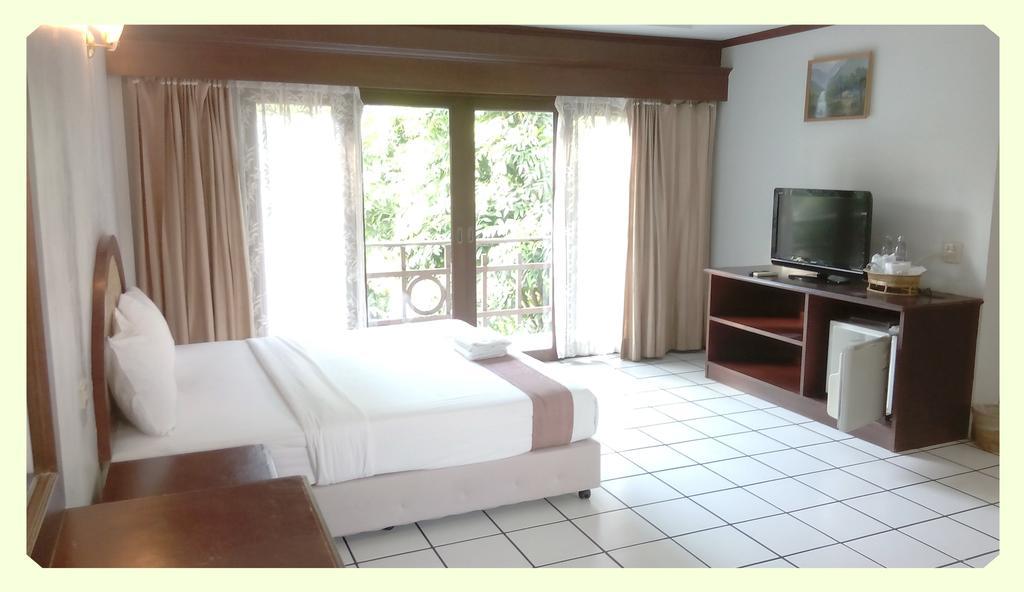 Thong Paeka Hotel Prasat Kamer foto