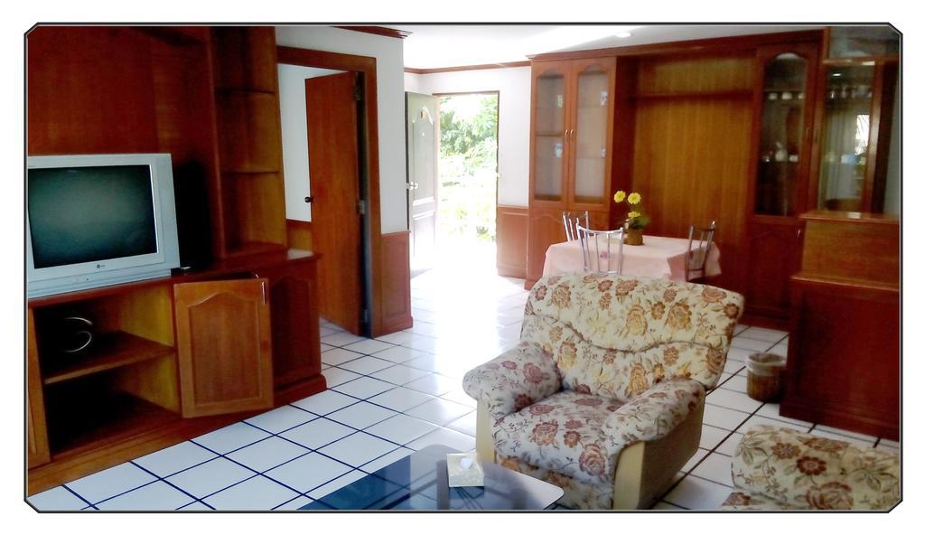Thong Paeka Hotel Prasat Kamer foto