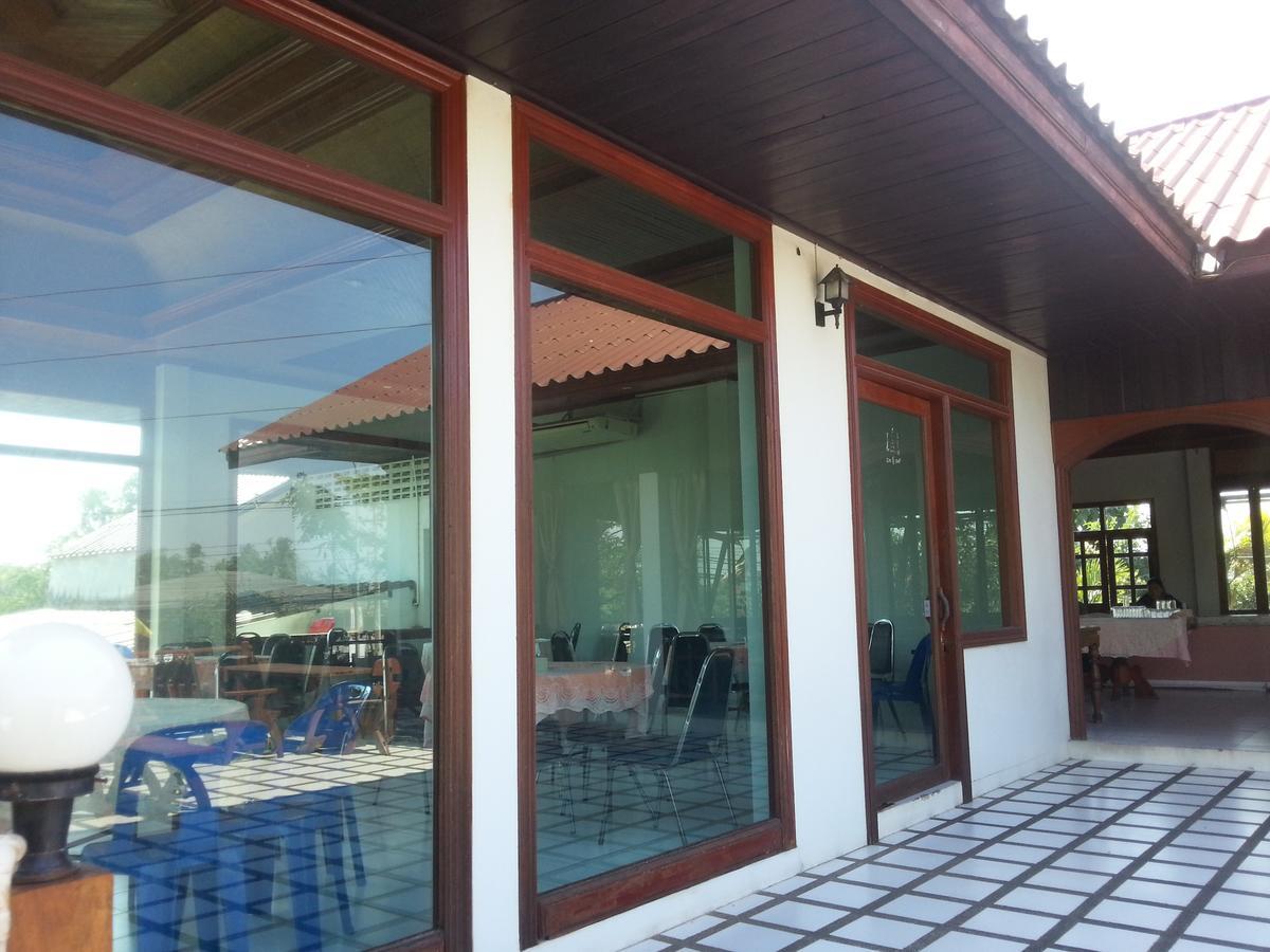 Thong Paeka Hotel Prasat Buitenkant foto