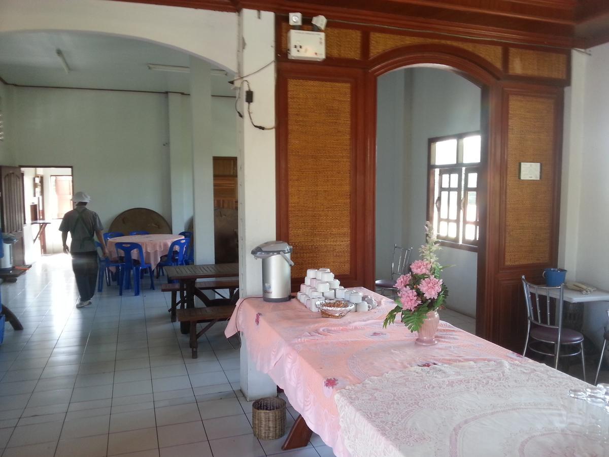 Thong Paeka Hotel Prasat Buitenkant foto